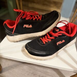 Woman’s Fila sports sneakers